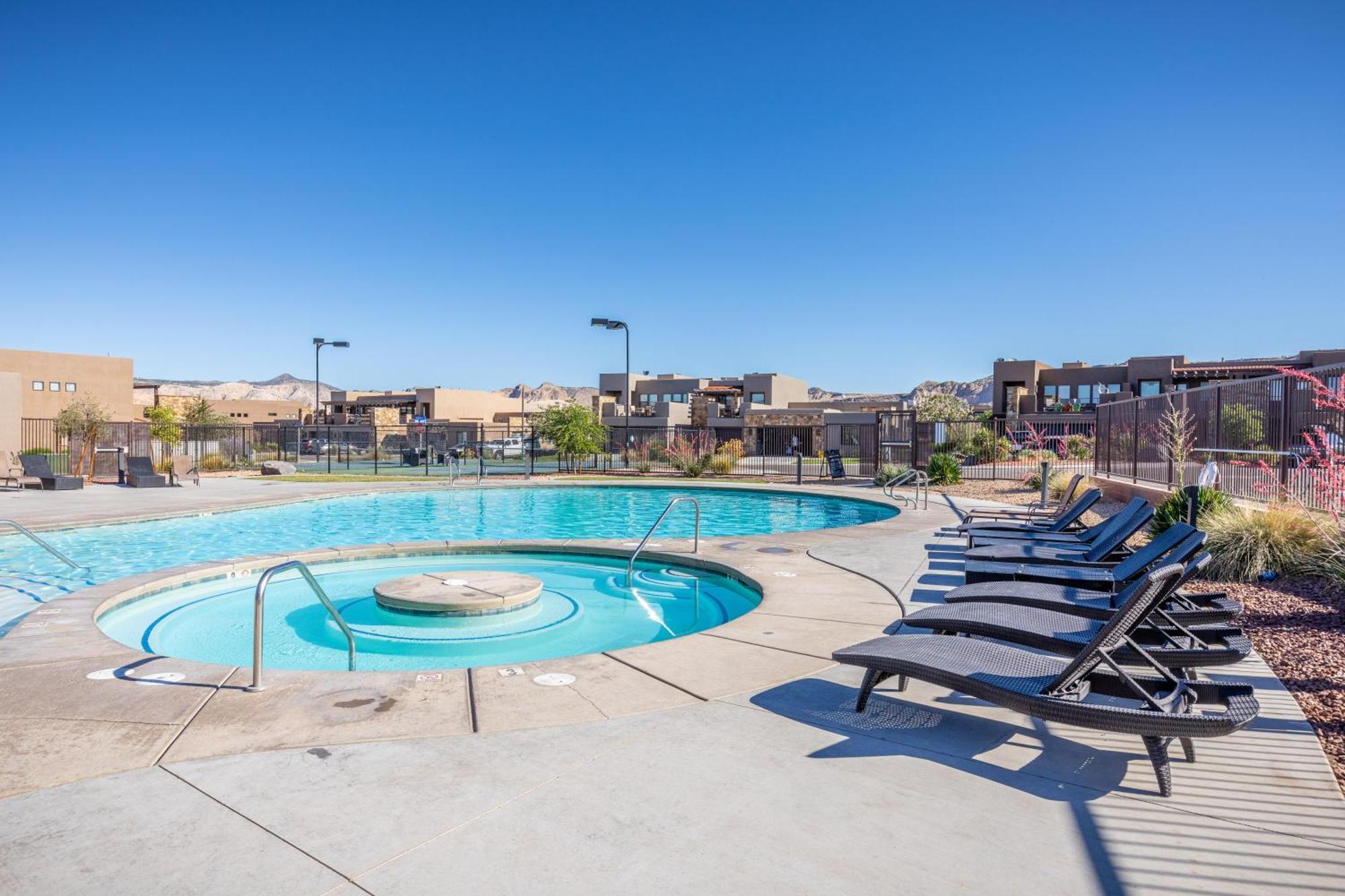 The View At The Escapes Villa St. George Exterior photo