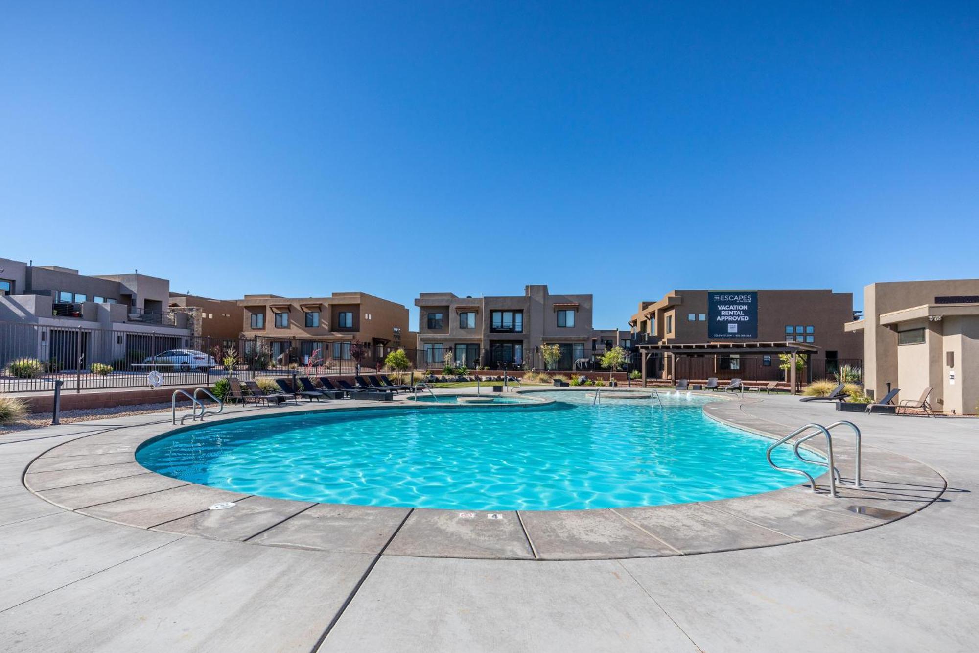 The View At The Escapes Villa St. George Exterior photo