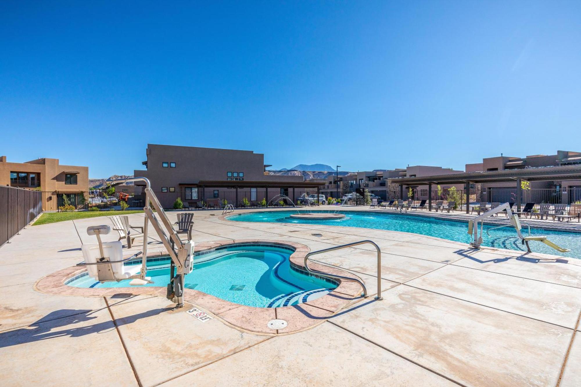 The View At The Escapes Villa St. George Exterior photo